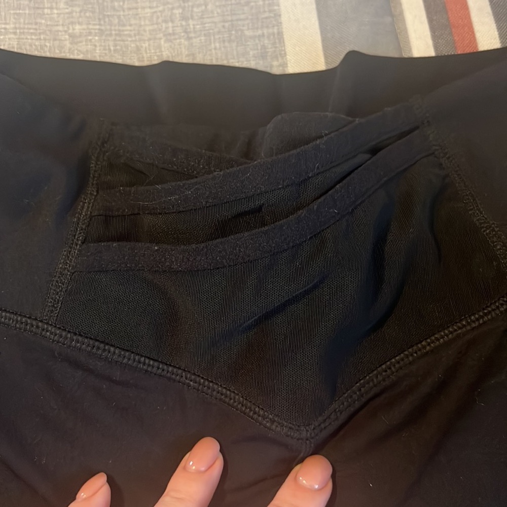 Women’s Fabletics Crop Legging! - Picture 3 of 4